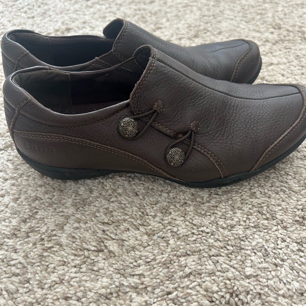 Taos Footwear Men's Brown Slip-On Leather Loafers